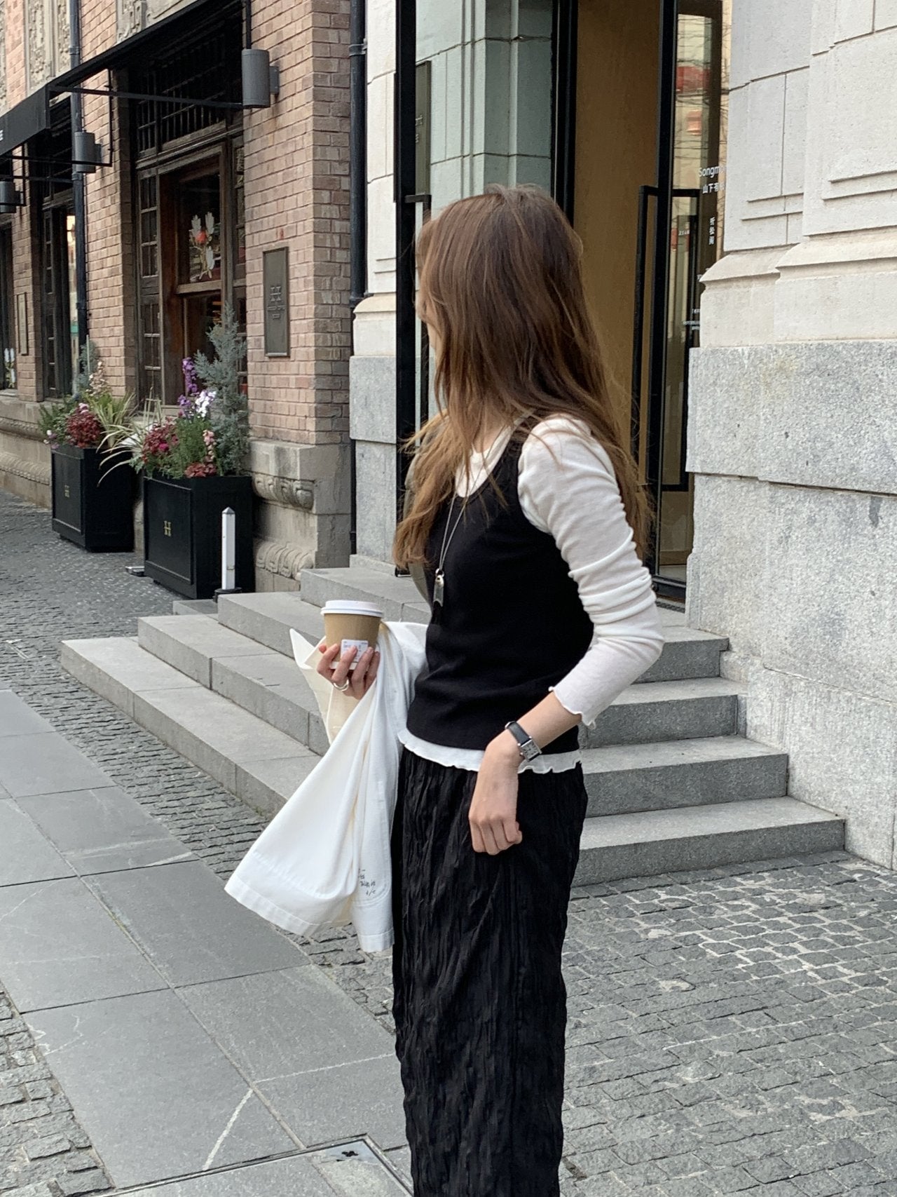 Line U-neck sleeveless-4col