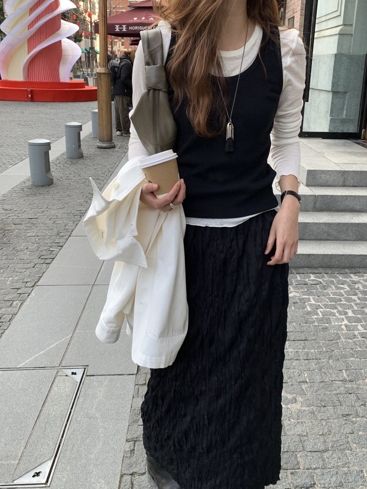 Line U-neck sleeveless-4col