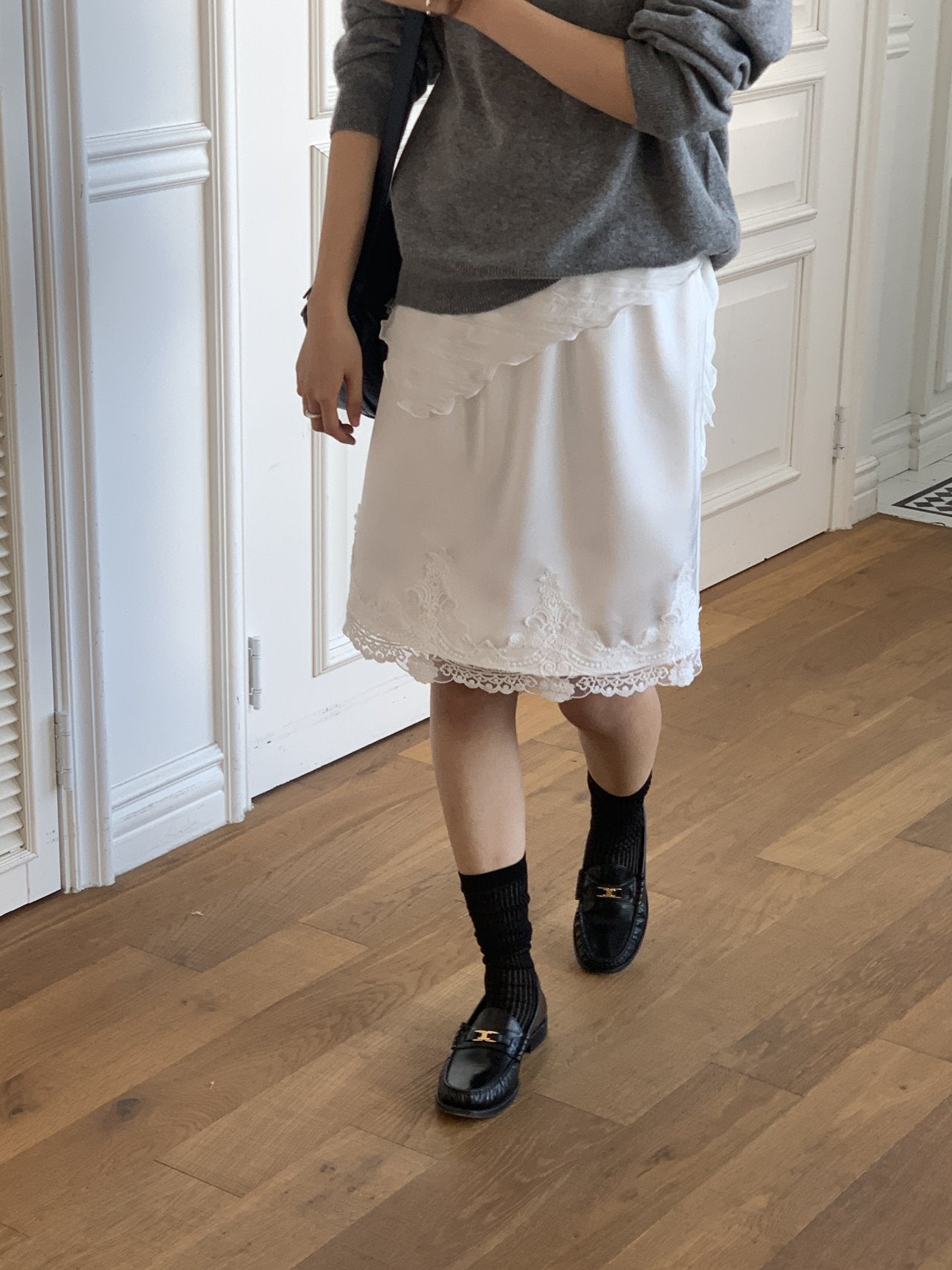 Naha pleats triangle scarf-2col