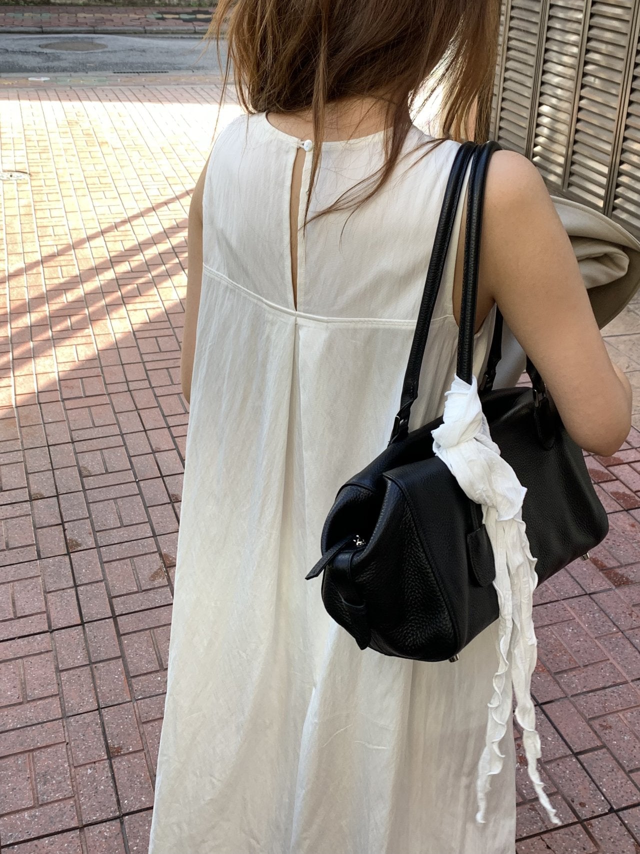 Naha pleats triangle scarf-2col