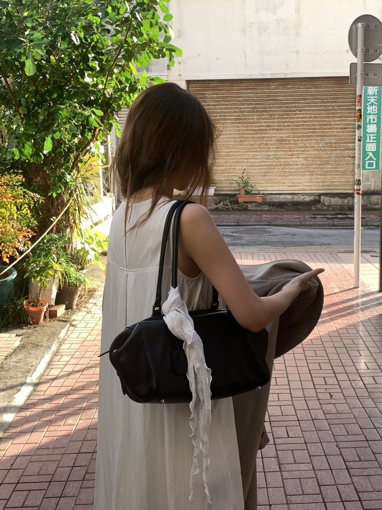 Naha pleats triangle scarf-2col