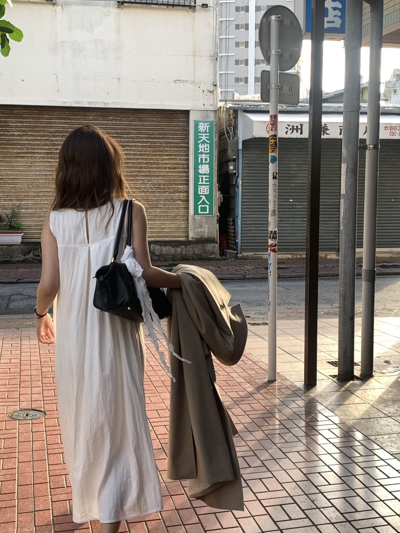 Naha pleats triangle scarf-2col