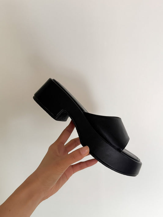 hoop slippers