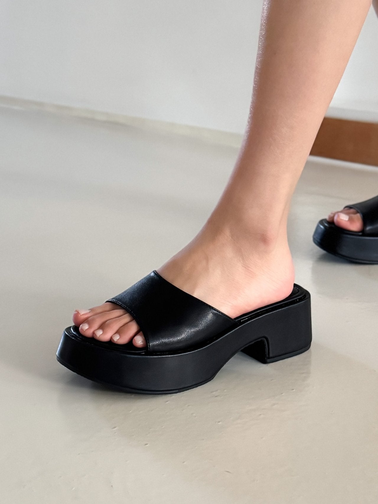 hoop slippers