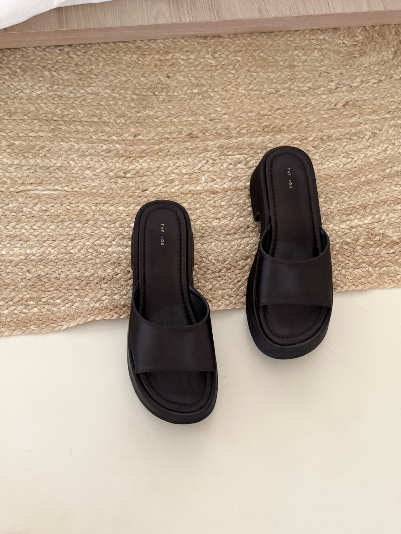 hoop slippers