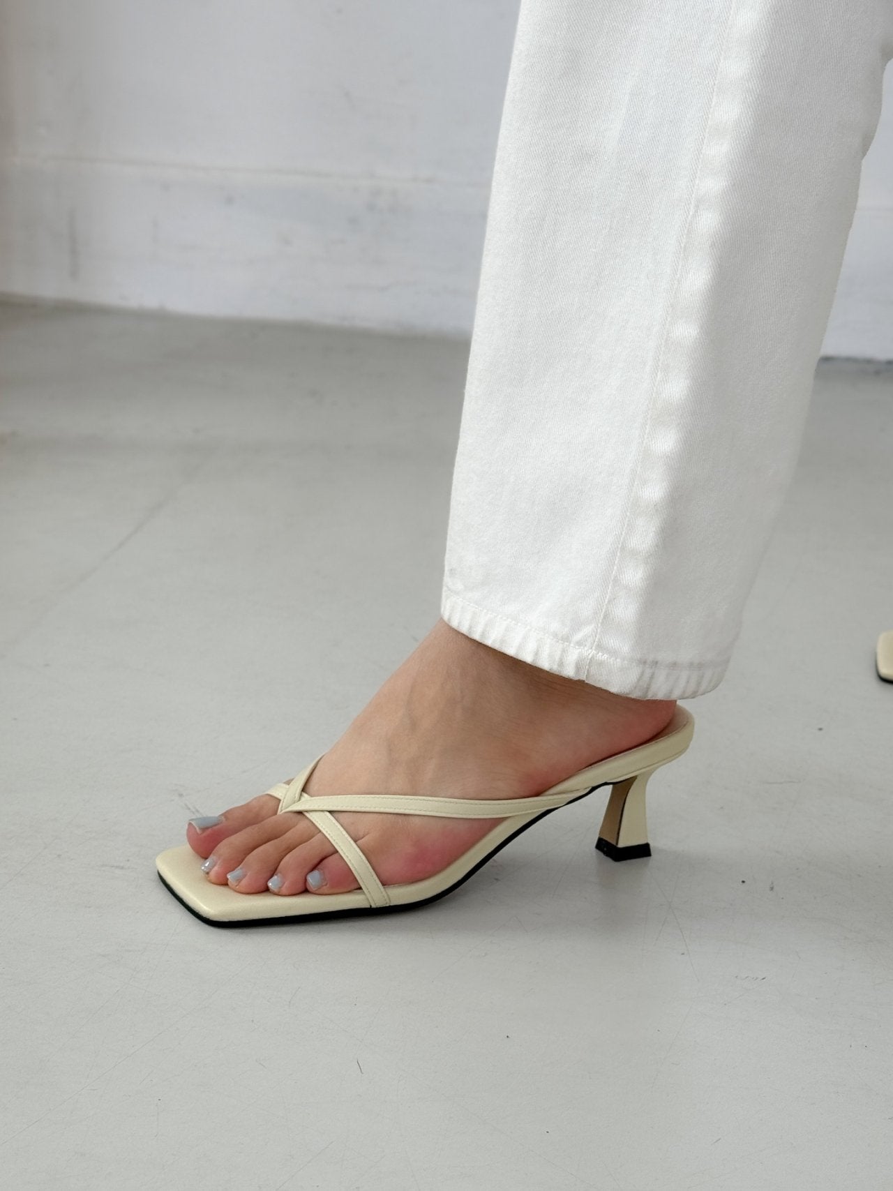 Square strap mule