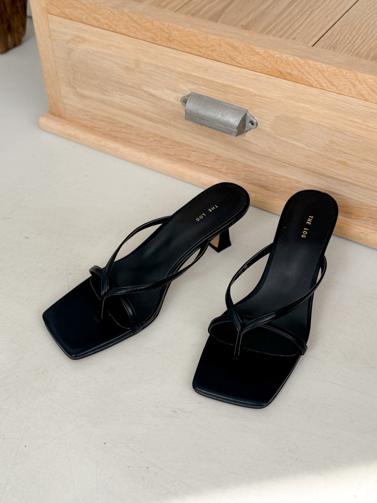Square strap mule