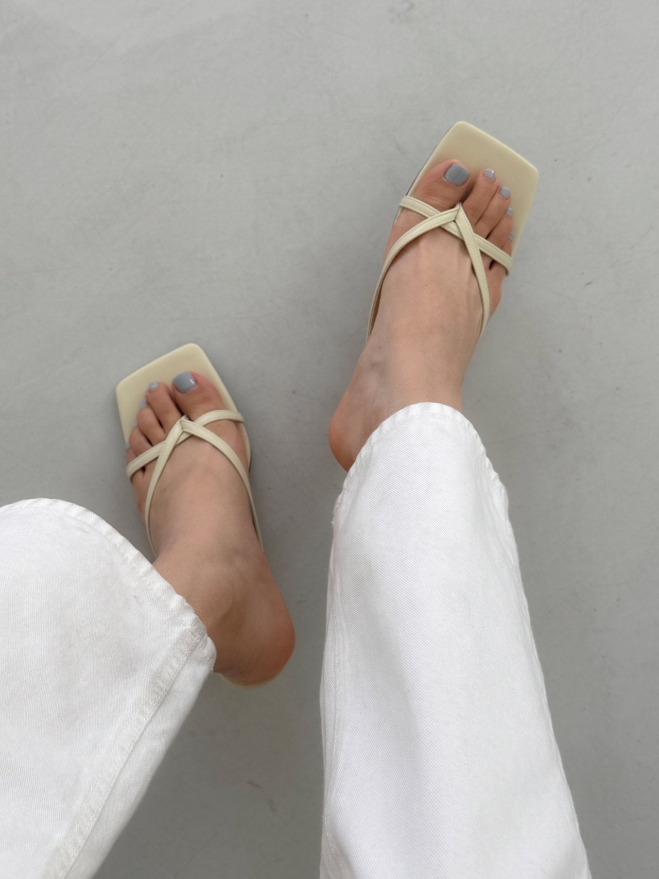 Square strap mule