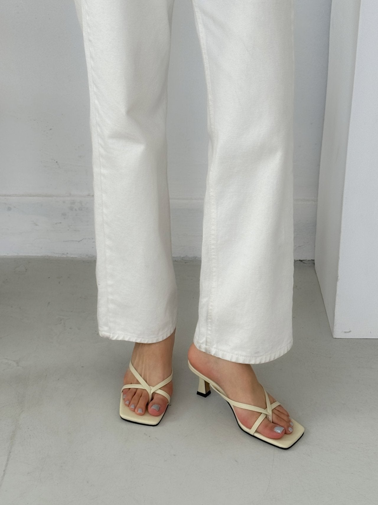 Square strap mule