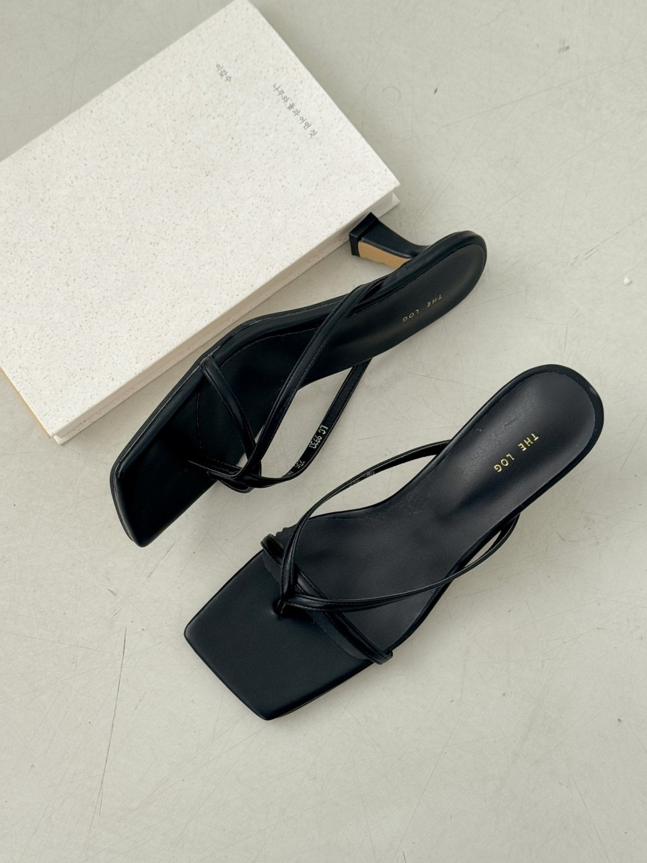 Square strap mule