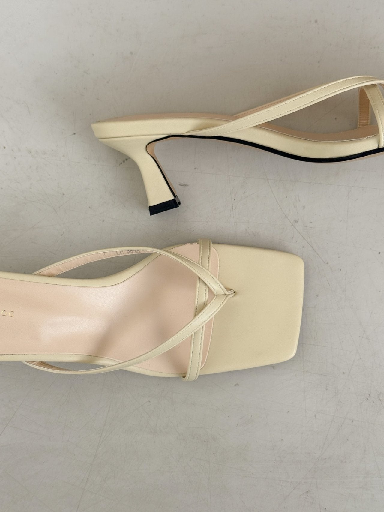 Square strap mule