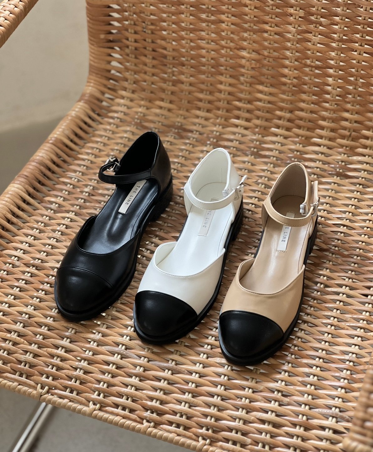 two-tone round flat