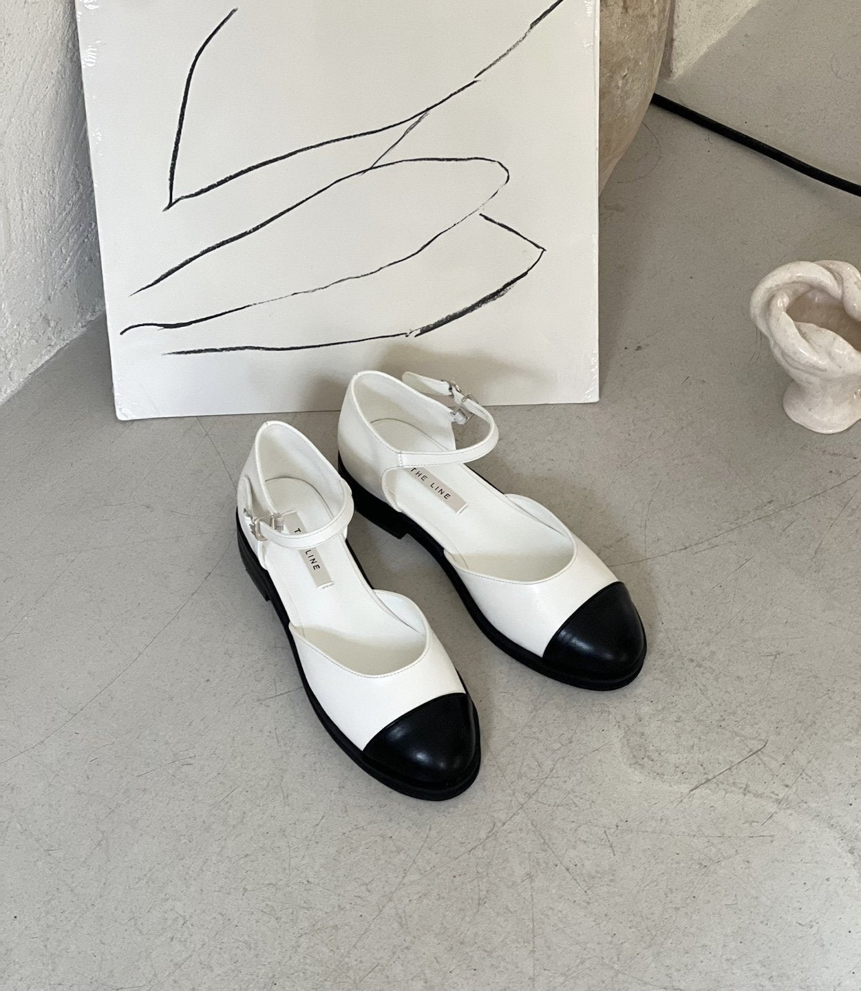 two-tone round flat