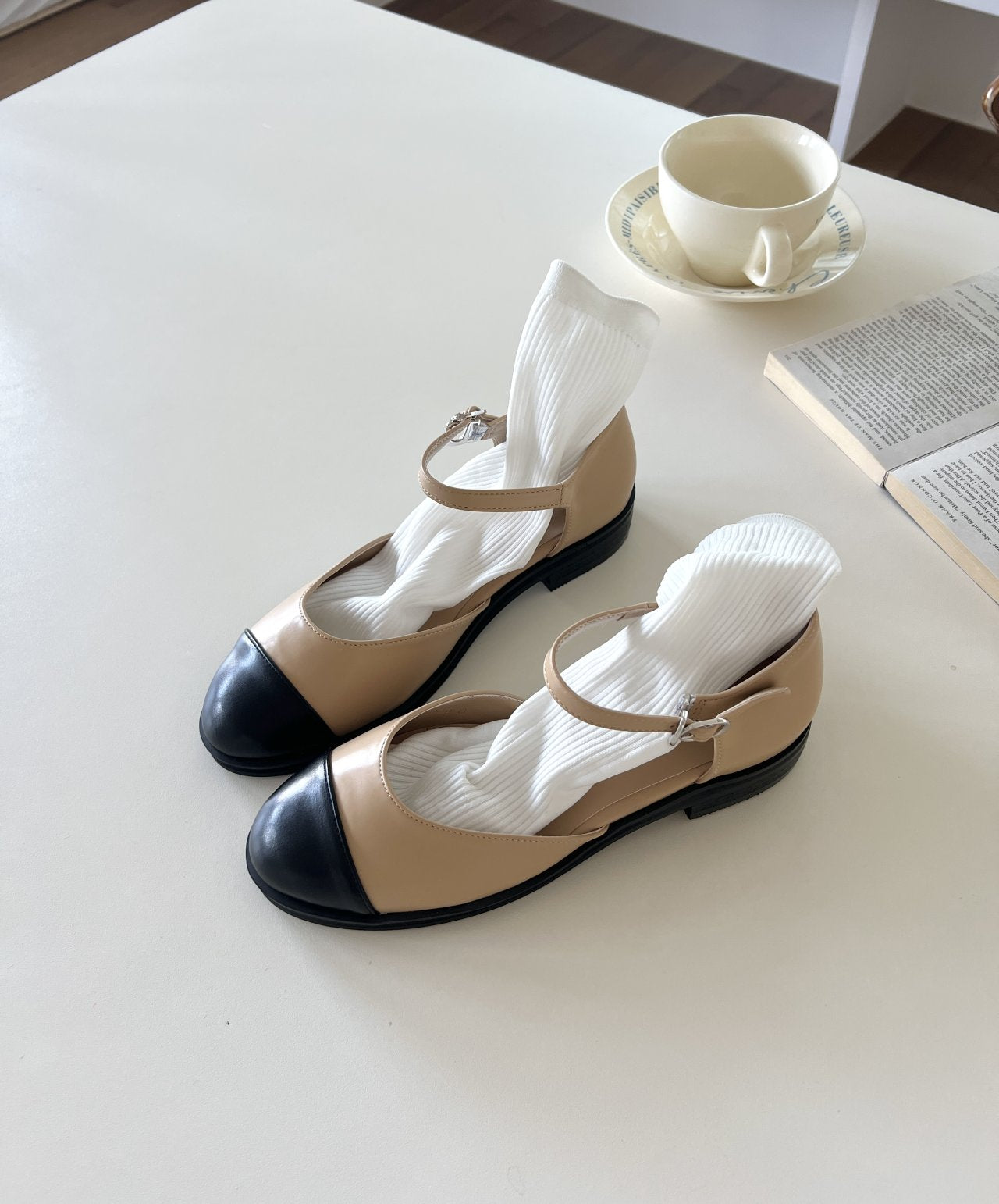 two-tone round flat