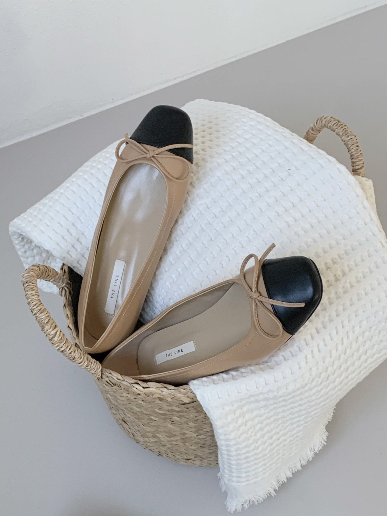 Two-tone combi ribbon flat