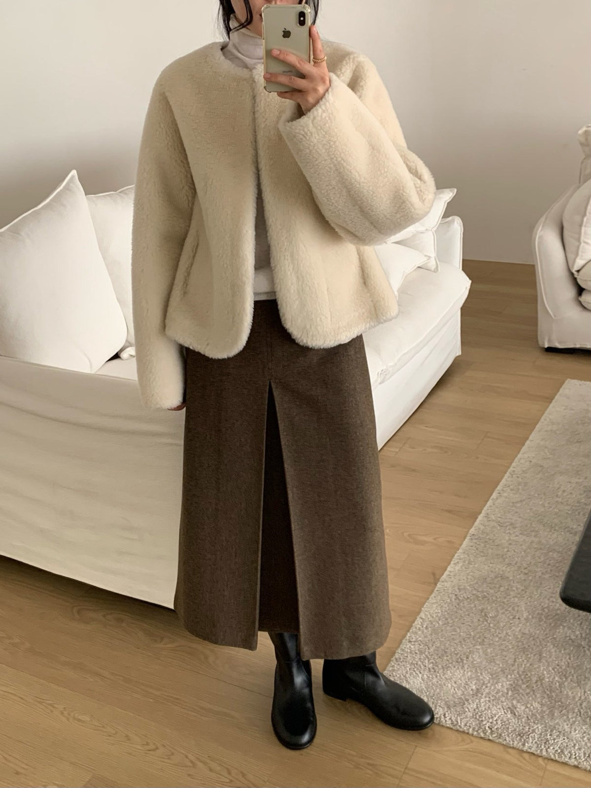 Curved wool mustang-2col