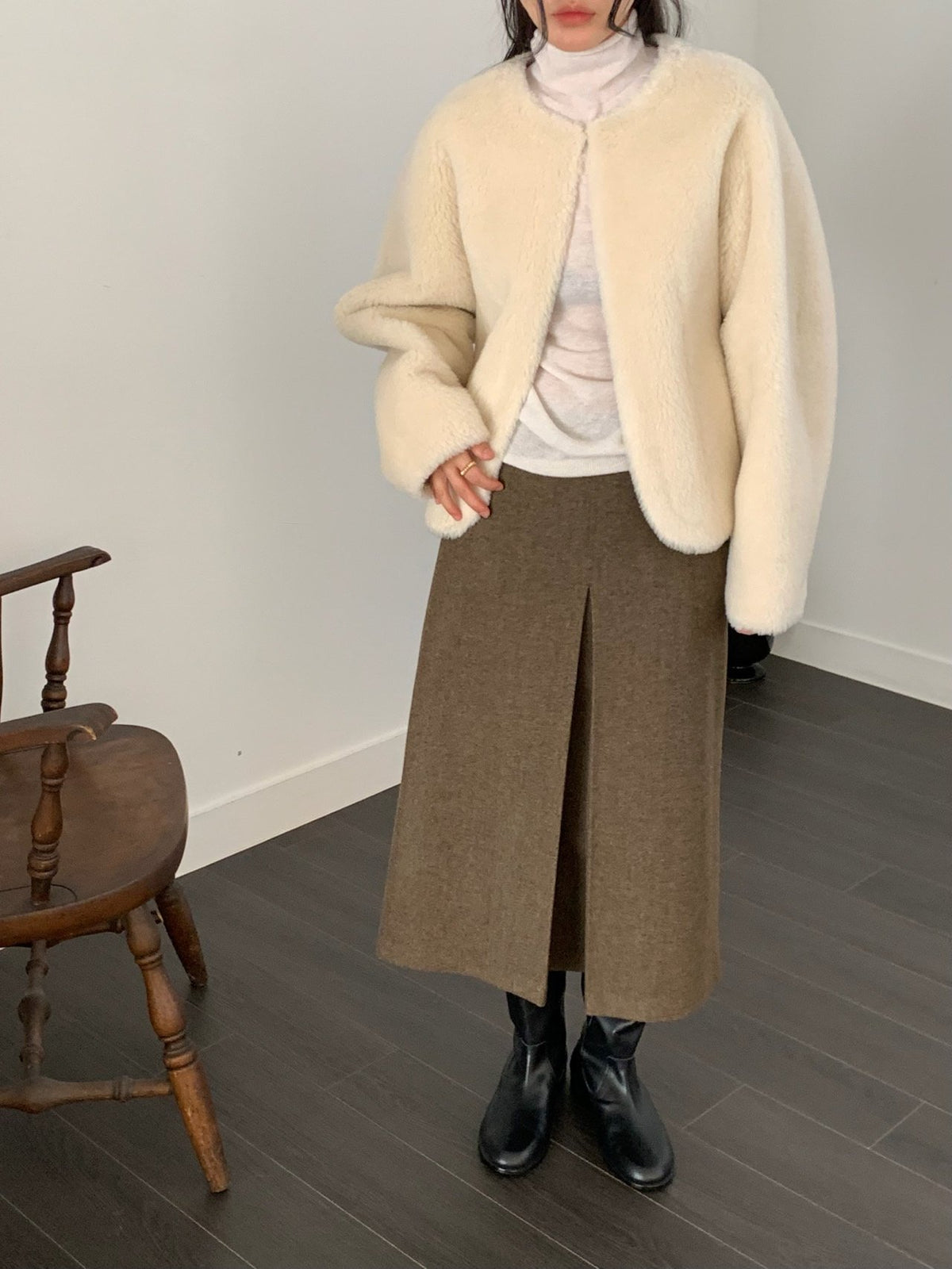 Curved wool mustang-2col