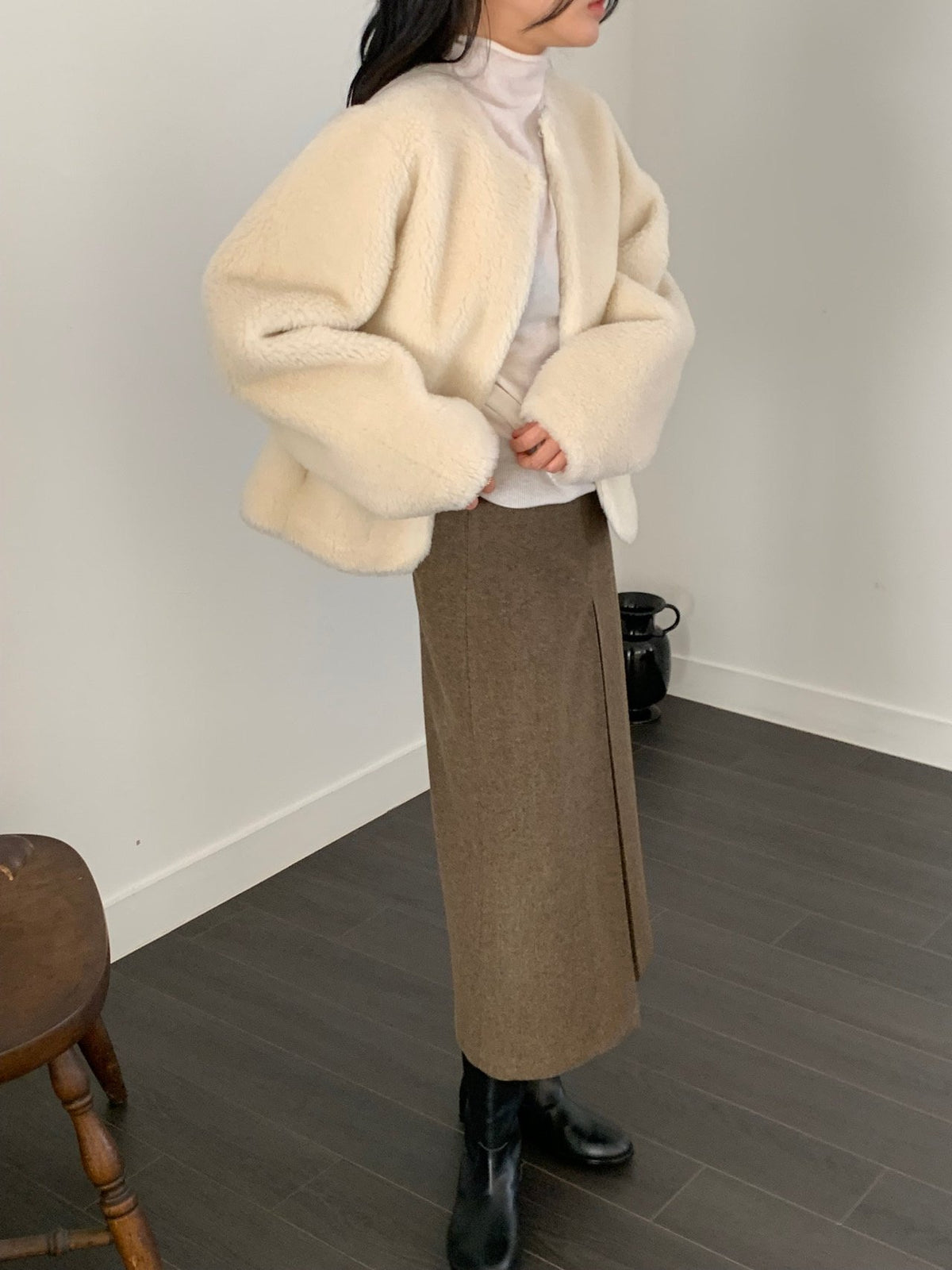 Curved wool mustang-2col
