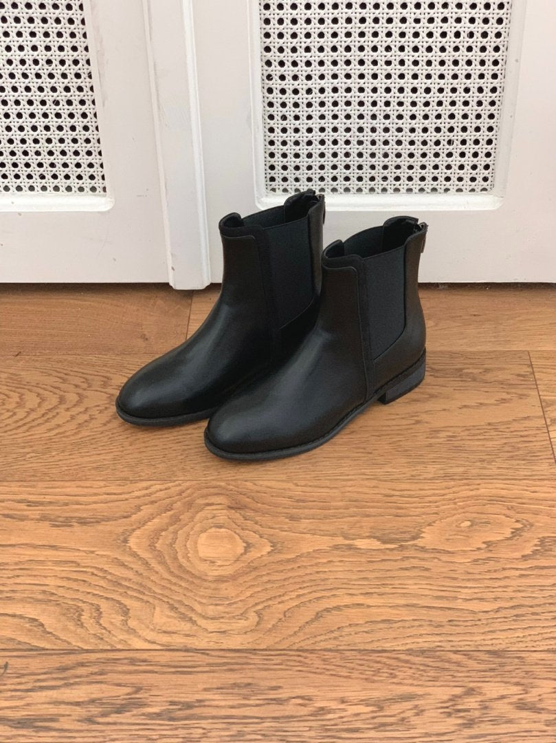 Black banding chelsea ankle boots