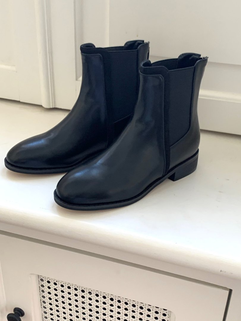 Black banding chelsea ankle boots