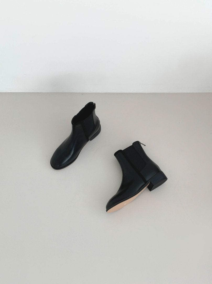 Black banding chelsea ankle boots