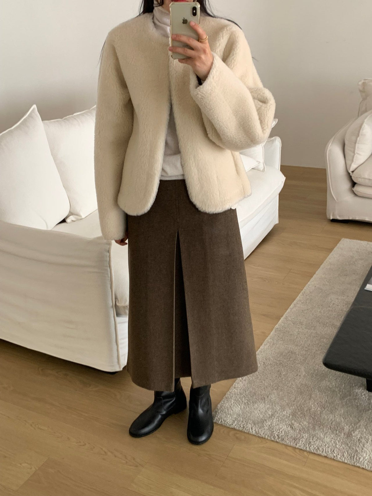 Curved wool mustang-2col