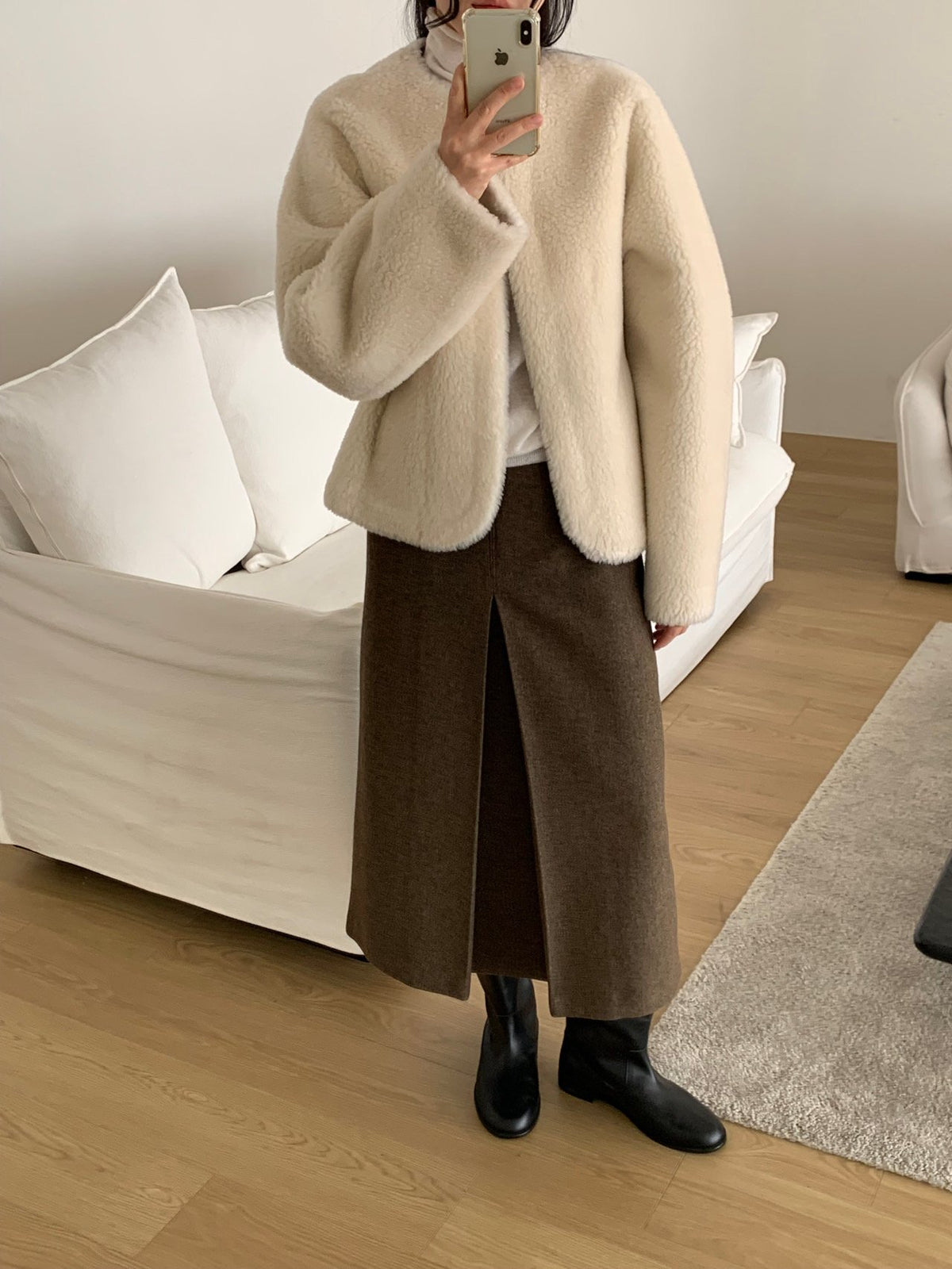 Curved wool mustang-2col