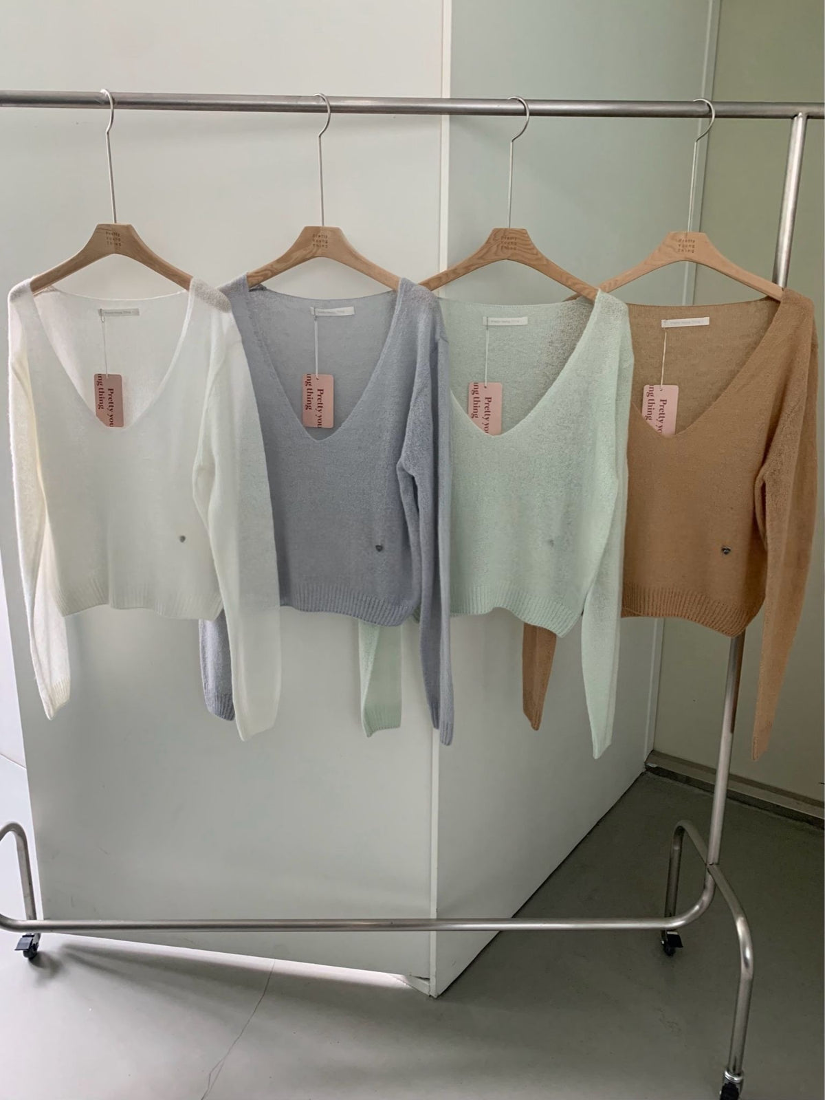 yuri v neck knit-4col