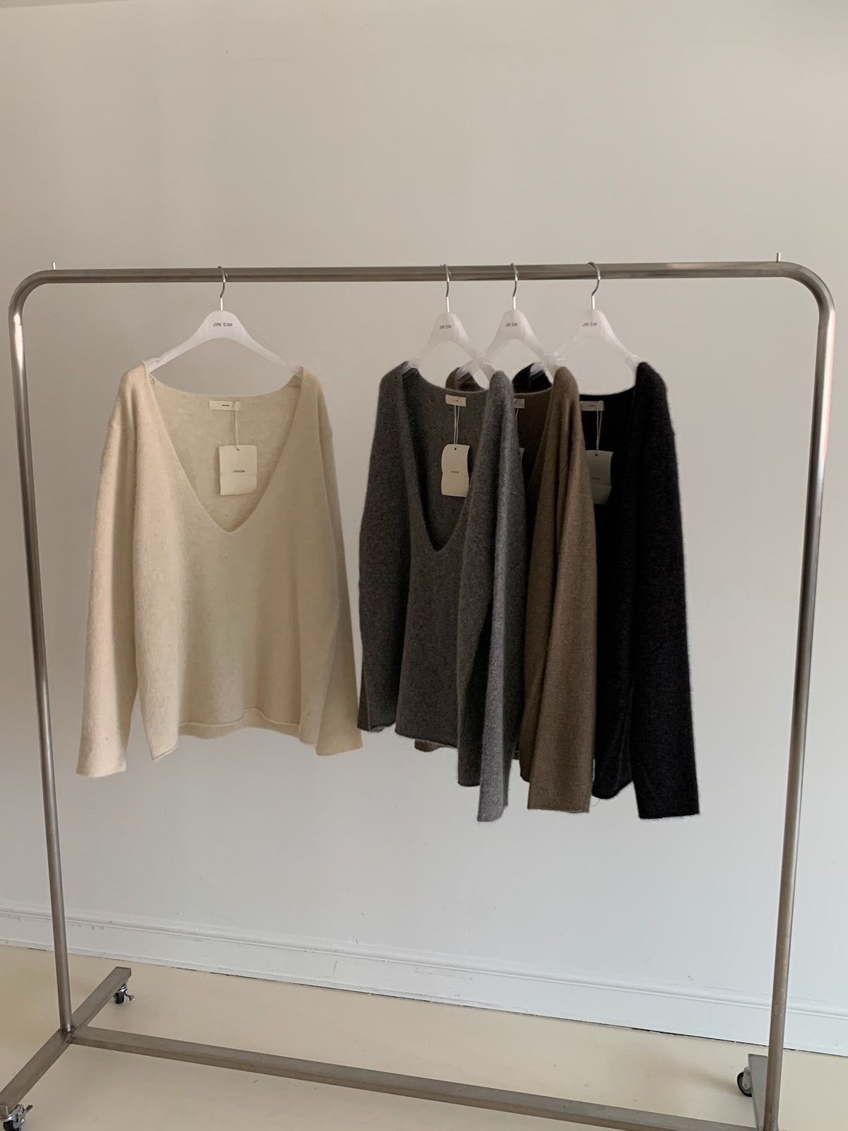 raccoon hill v knit-4col