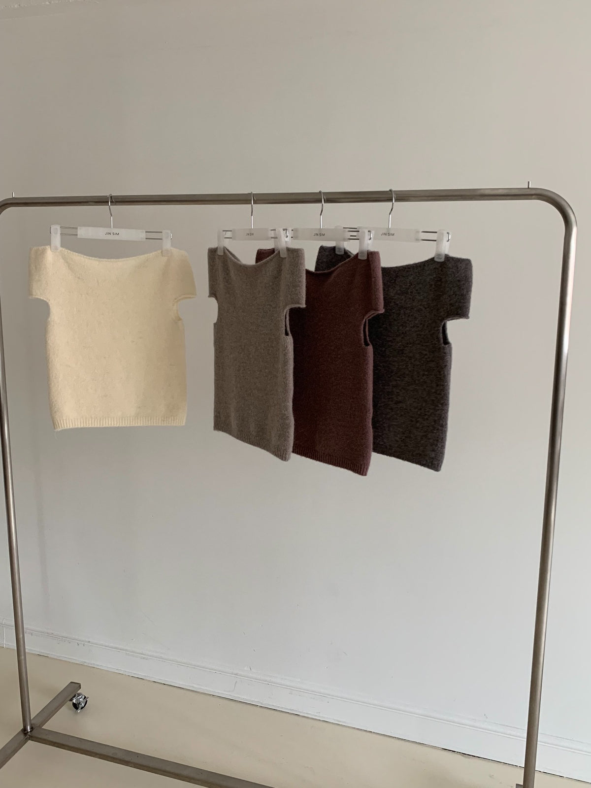 Dial off shoulder knit-4col