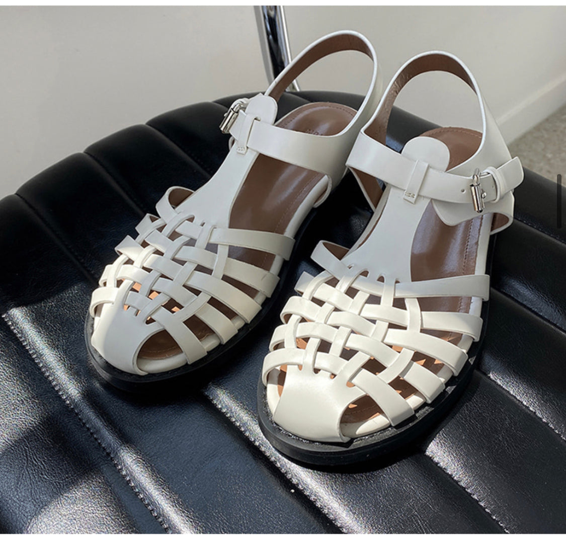 Flat gladi sandal. ふんわりとした着心地でおすすめ ’restock